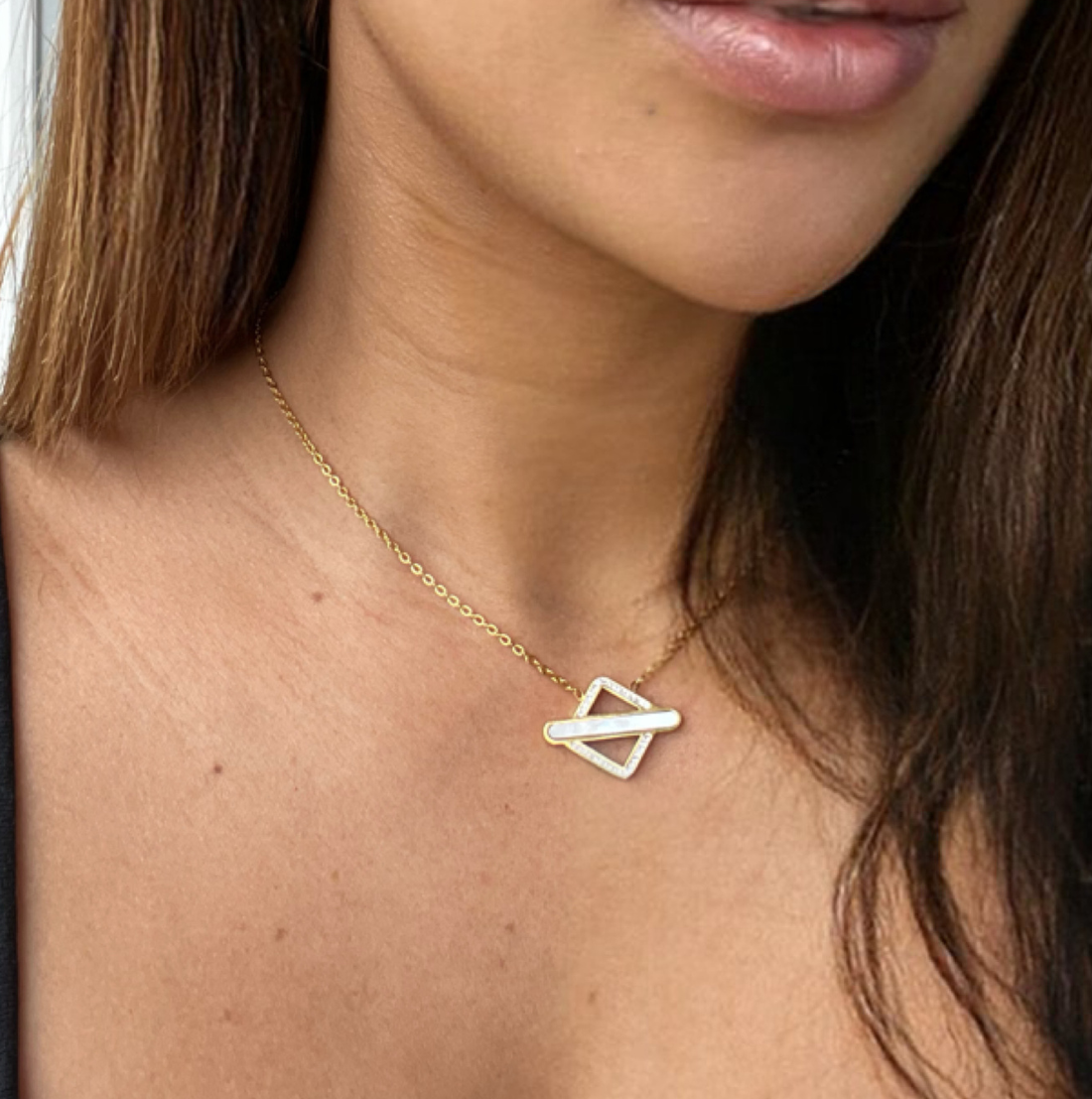 Collier en acier inoxydable avec barre nacré