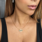 Collier en acier avec une barre noire