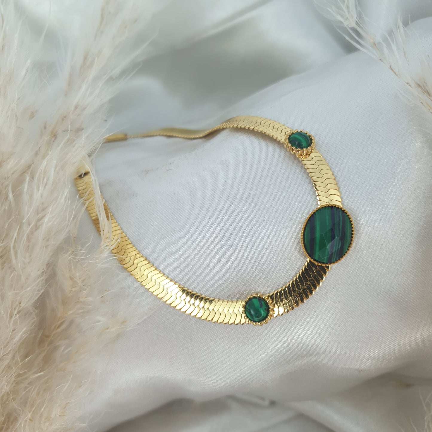 Bracelet bohème avec ses trois pierres verte