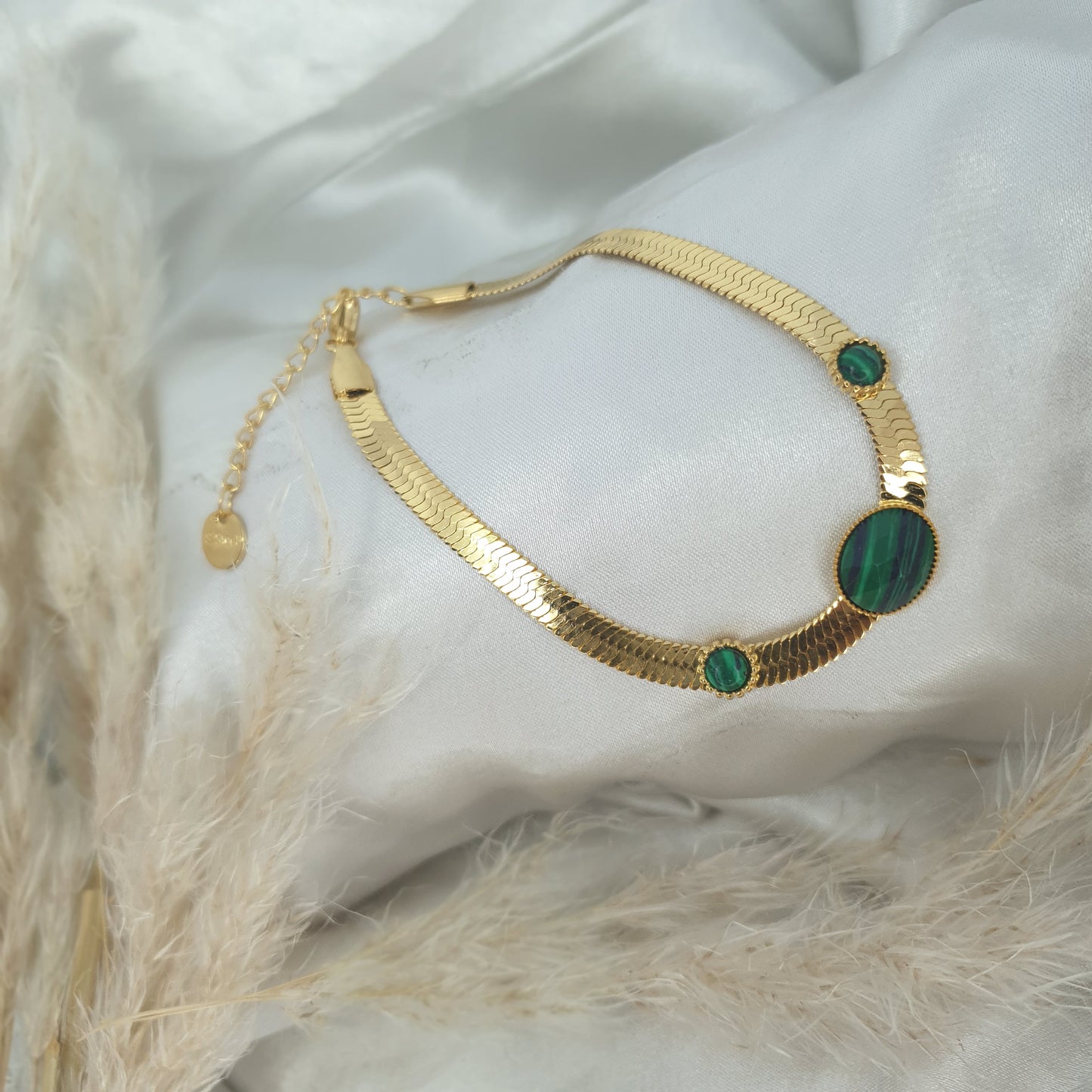 Bracelet bohème avec ses trois pierres verte RéussiteActif