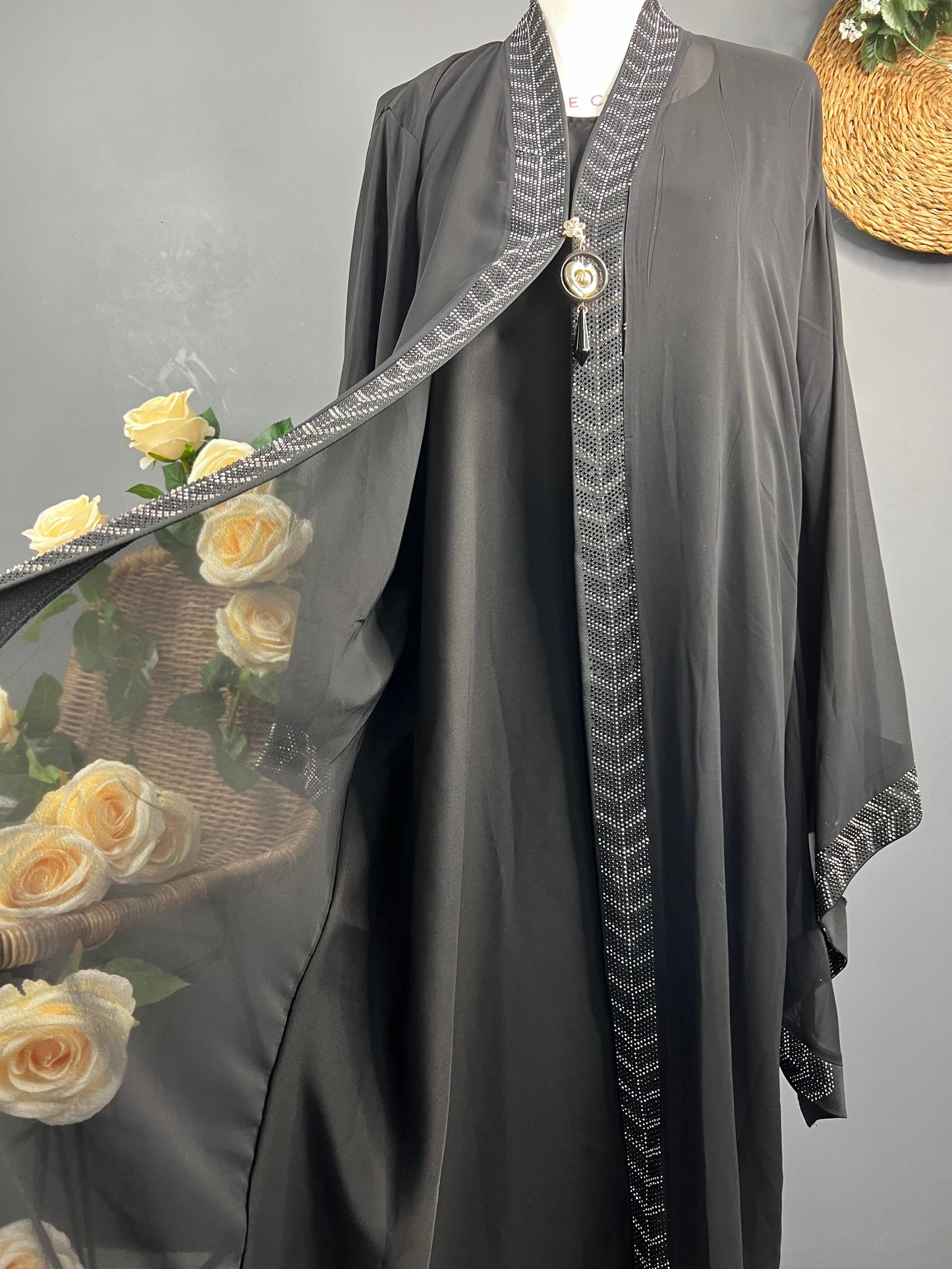 ABAYA FEMME NOIR AVEC STRASS
