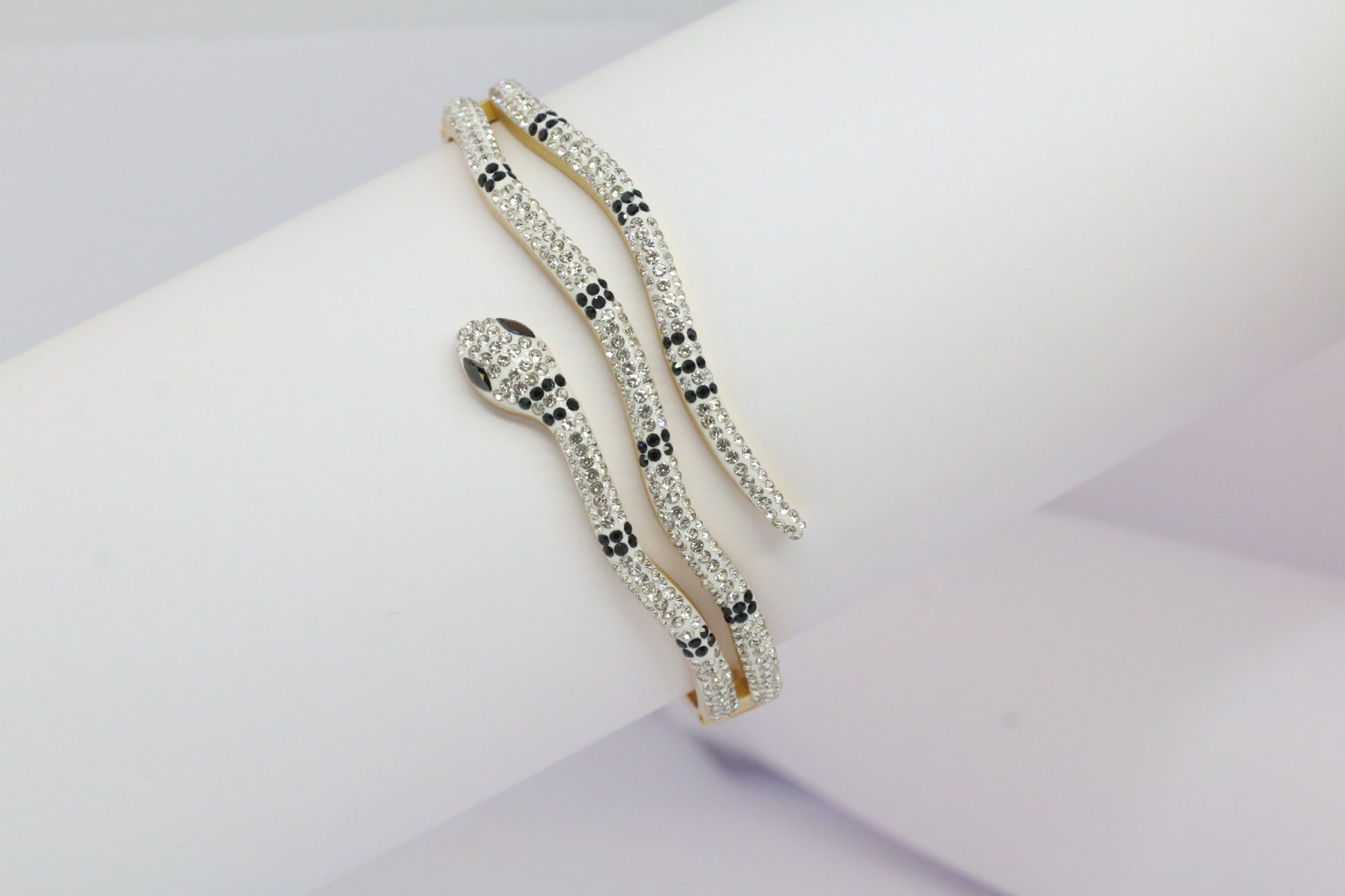 Bracelet coup de cœur serpent diamantée - ZAKOUTAA