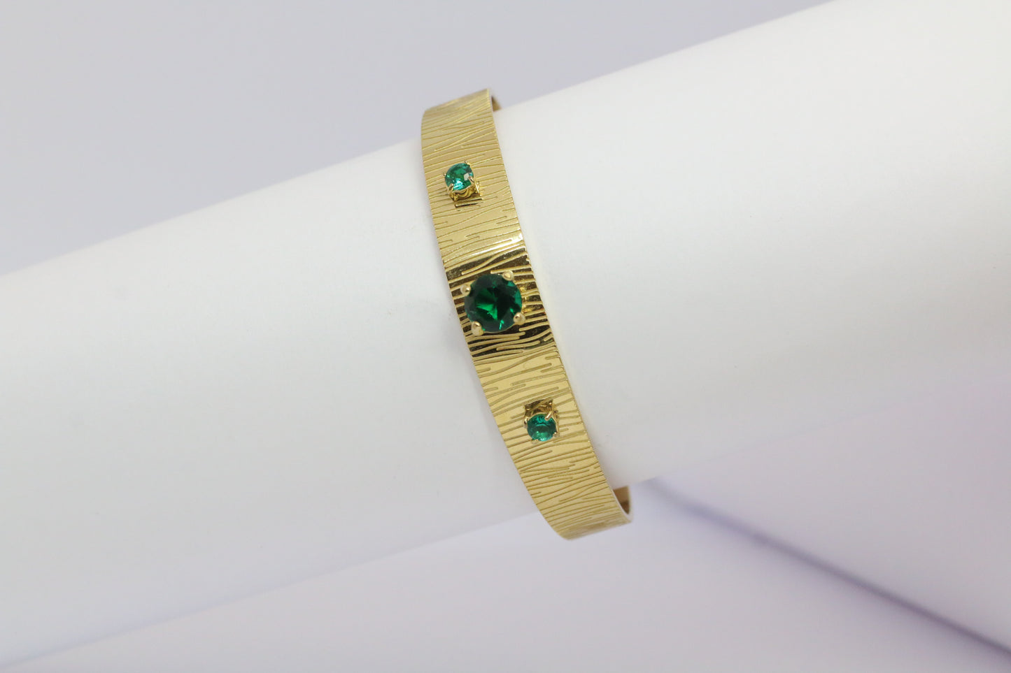Bracelet rigide à en acier inoxydable réglable avec diamant vert