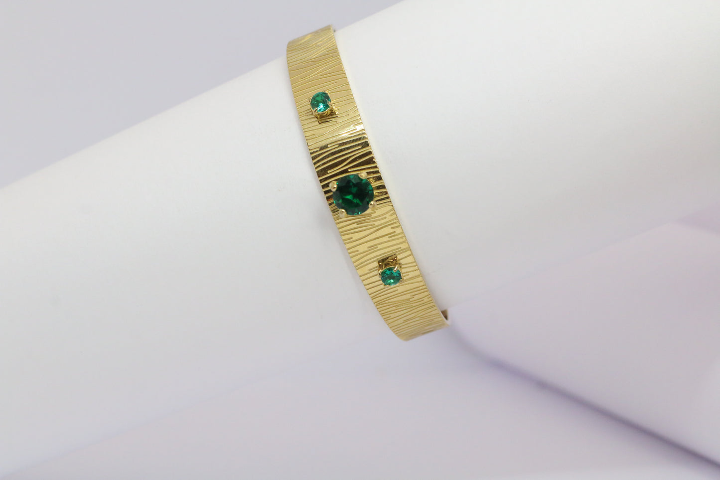 Bracelet rigide à en acier inoxydable réglable avec diamant vert