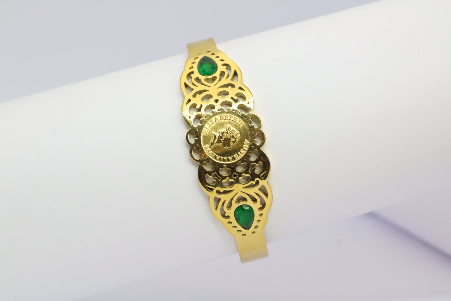 Bracelet rigide style orientale avec  2 diamants vertes