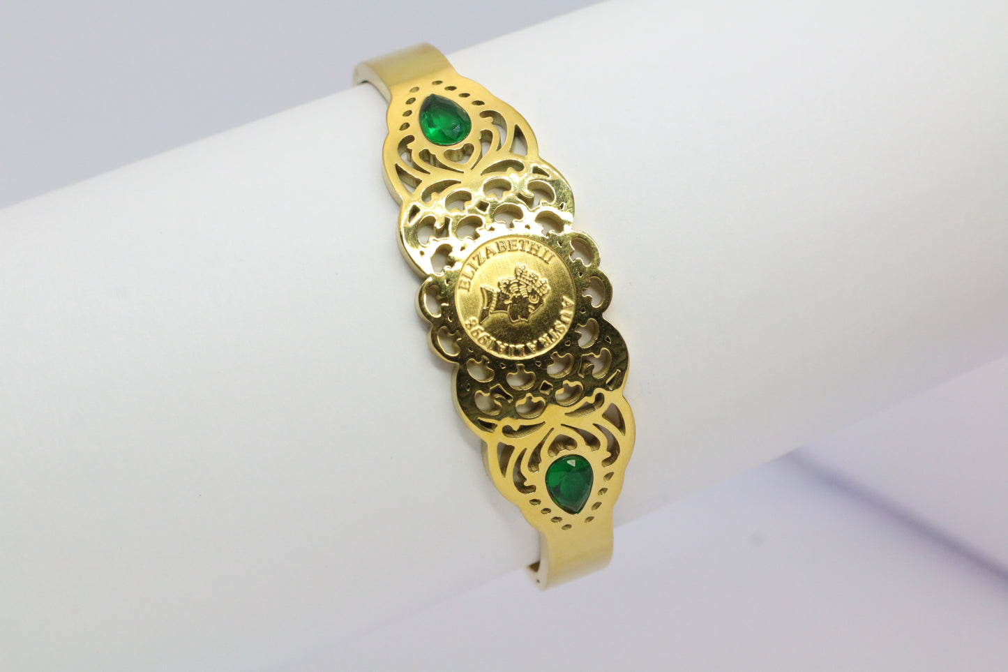 Bracelet rigide style orientale avec  2 diamants vertes
