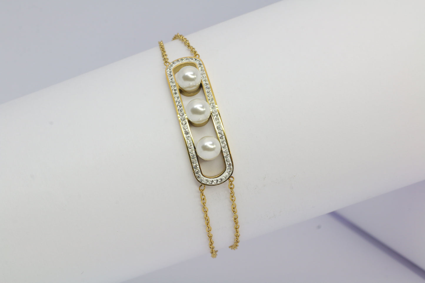 Bracelet avec strass et 3 perles blanches 24