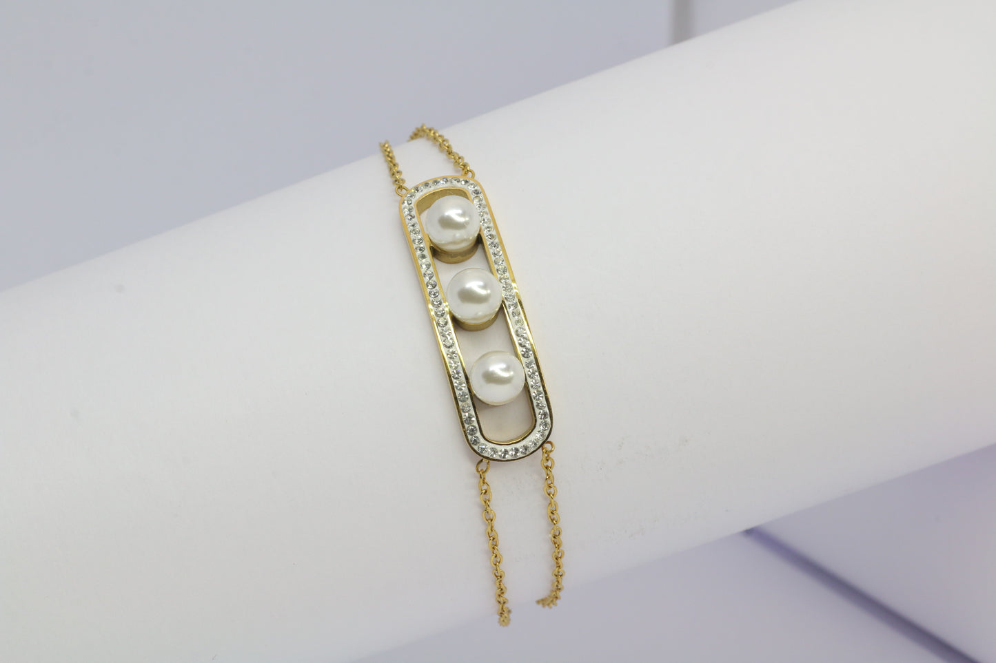 Bracelet avec strass et 3 perles blanches 24