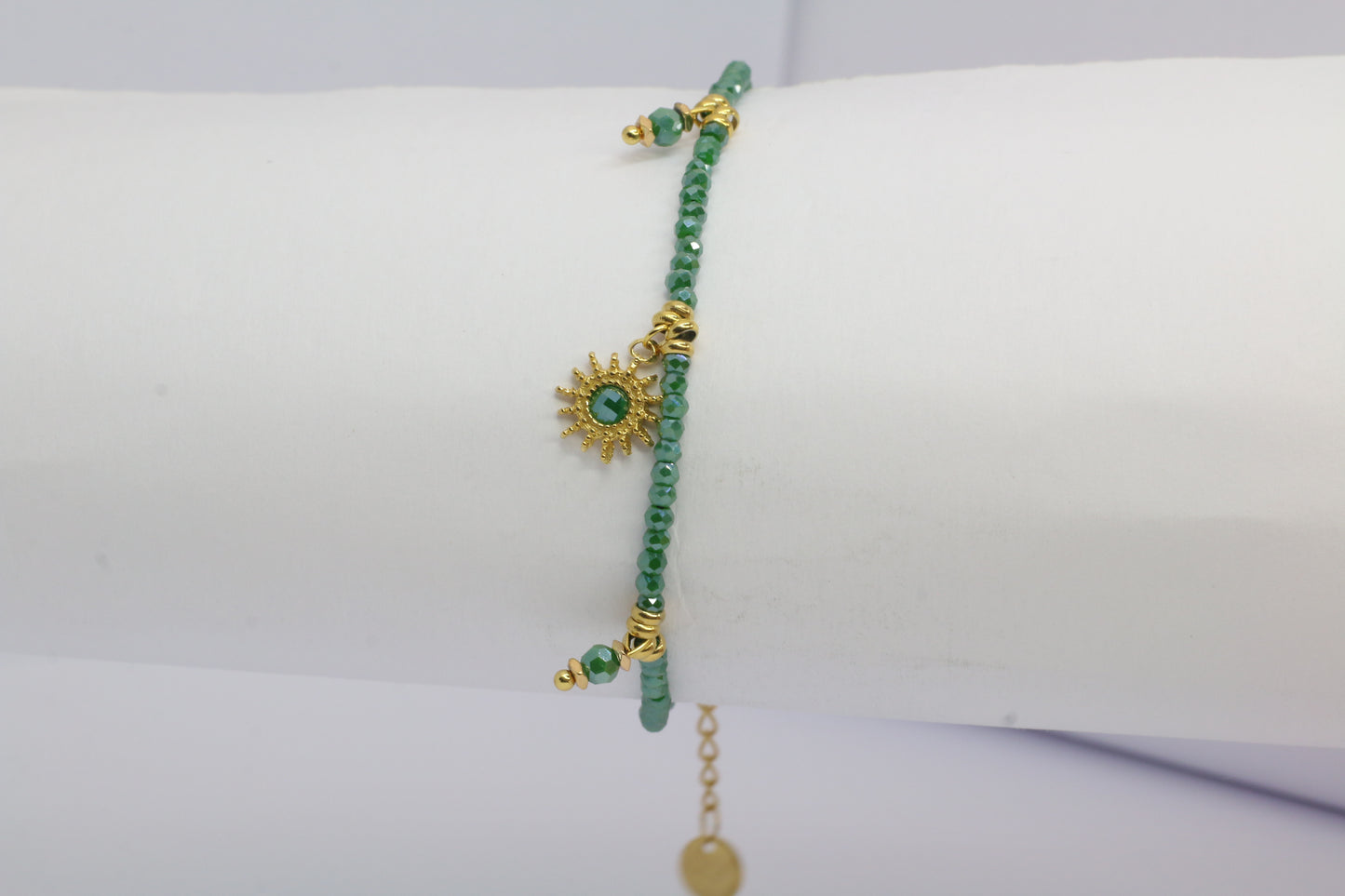 Bracelet bohème  pendentif  soleil et perles émeraudes - ZAKOUTAA