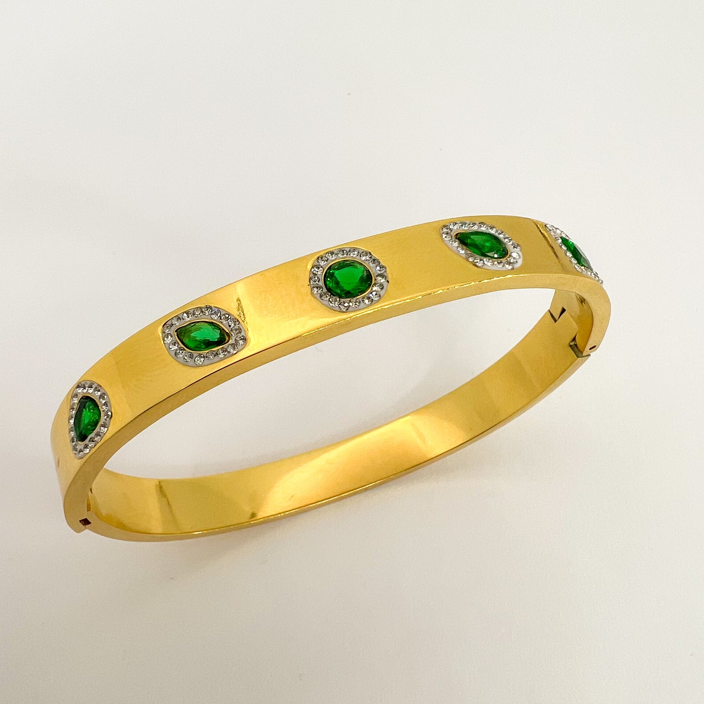 Bracelet rigide avec des diamants verre émeraude
